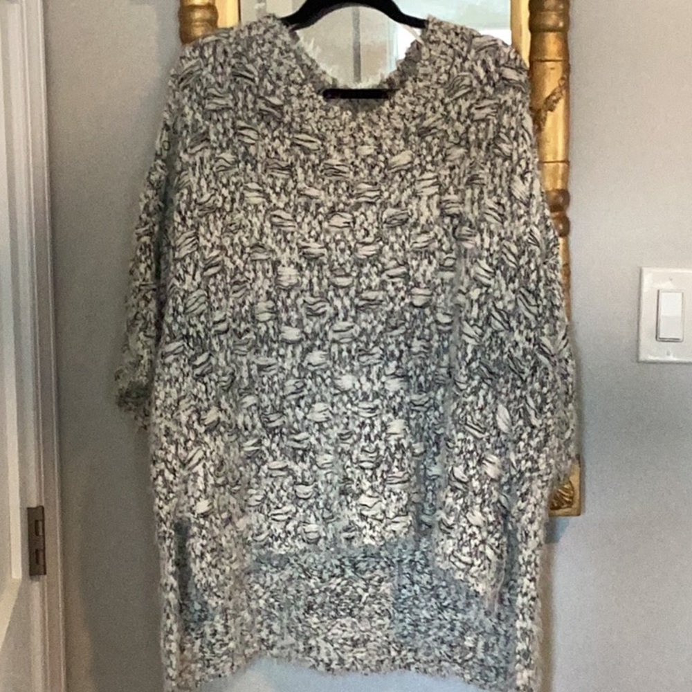 Umgee fluffy high -low hem oversized sweater black and white, wide 3/4 sleeve